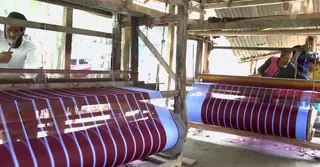 সংকটে বরিশালের তাঁত শিল্প; ঋণ ও সহায়তায় টিকিয়ে রাখার উদ্যোগ